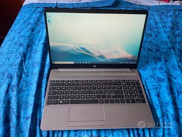 Notebook HP 255 G8  schermo da 15,6 pollici