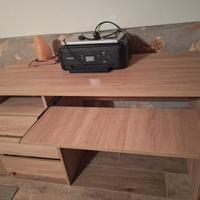 Scrivania nuova mai usata