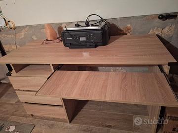 Scrivania nuova mai usata