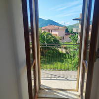 In villa bifamiliare 4 camere da letto e servizi
