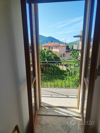 In villa bifamiliare 4 camere da letto e servizi