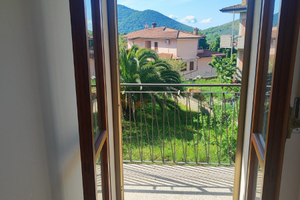 In villa bifamiliare 4 camere da letto e servizi