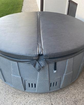 Vasca idromassaggio riscaldata rigida da esterno