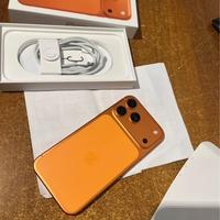 Iphone 17 Pro Max arancione