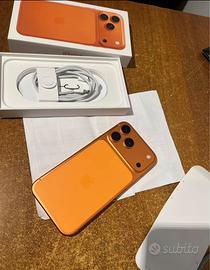Iphone 17 Pro Max arancione