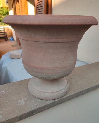 Vaso a calice in terracotta con piedistallo – H 31