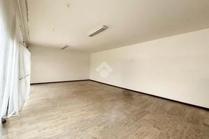 NEGOZIO A VILLA DEL CONTE