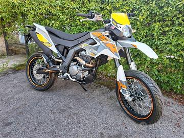 Um DSR 125 SM MOTORE APRILIA