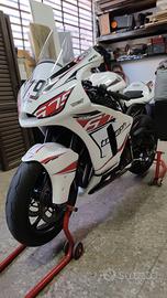 Triumph Daytona 765 pista
