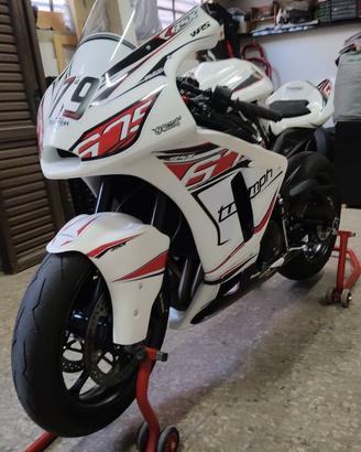 Triumph Daytona 765 pista