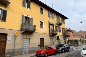 3 LOCALI A VENARIA REALE
