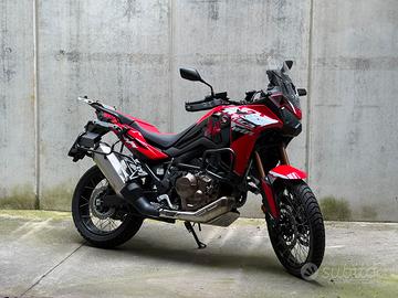Africa Twin 1100 2026 - con valigie
