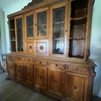 Credenze tavolo sedie lampadari