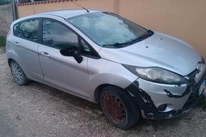 Ford Fiesta GPL valuto  permuta  motore guasto