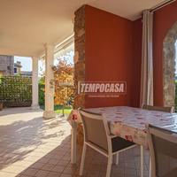 BILOCALE CON GIARDINO IN RESIDENCE CON PISCINA