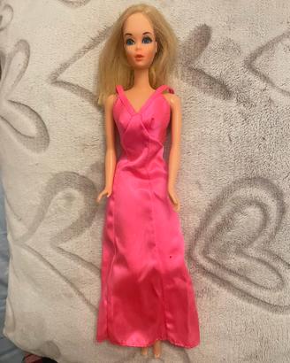 Barbie anni 70 con vestito fuxia