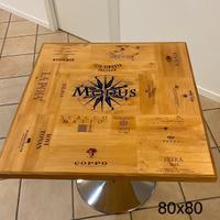Tavolo artigianale in legno con casse vino 80 x 80