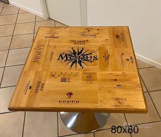 Tavolo artigianale in legno con casse vino 80 x 80