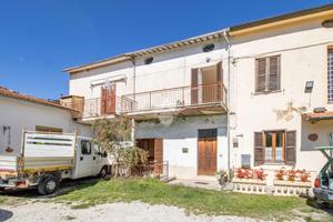 CASA SEMINDIPENDENTE A GRECCIO