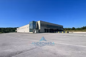 Immobile di 9430 m² con più di 5 locali a Calvi Ri