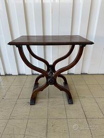 Tavolino in legno da soggiorno