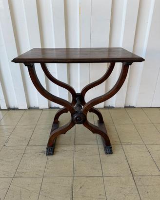 Tavolino in legno da soggiorno