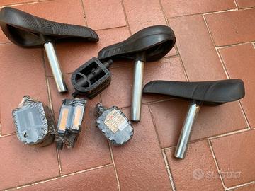 3 Selle +  4 coppie  pedali