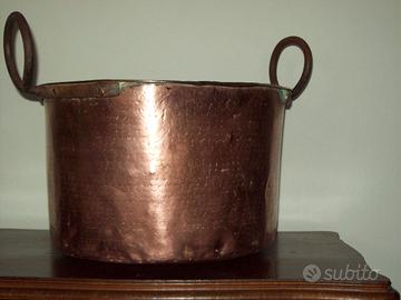 Antico paiolo in rame