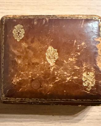 Antica Scatola porta medaglie o preziosi