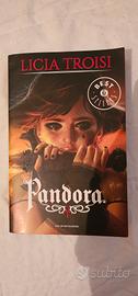 Pandora di Lucia Troisi