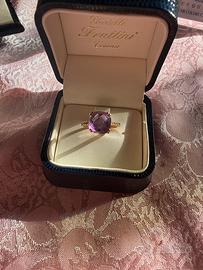 anello oro con ametista centrale ed oro