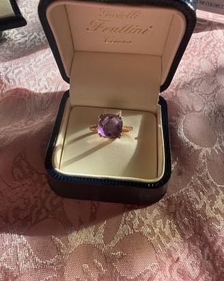 anello oro con ametista centrale ed oro