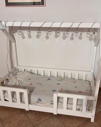 lettino montessori con tetto legno