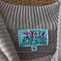 maglione rosa con ricami di fiori e foglie