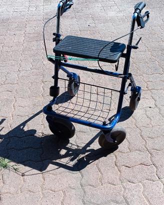Deambulatore per anziani con seduta