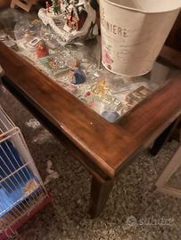 Tavolinetto legno massello -vano espositivo vetro