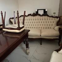 Divano tavolo e quattro sedie stile settecento