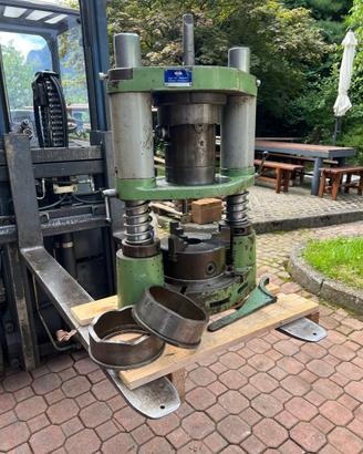 Brocciatrice svizzera VIKA G Trimbach – FORI ESAGO