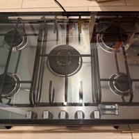 Piano cottura a gas con copertura in vetro