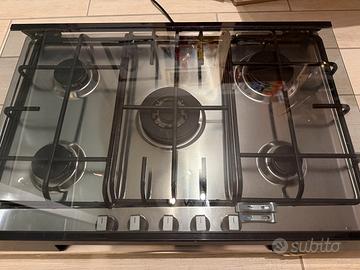 Piano cottura a gas con copertura in vetro