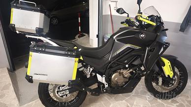 Moto QJ Motor SVT 650 X