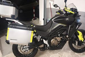 Moto QJ Motor SVT 650 X