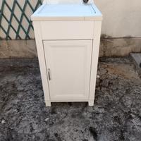 lavello con rubinetto 