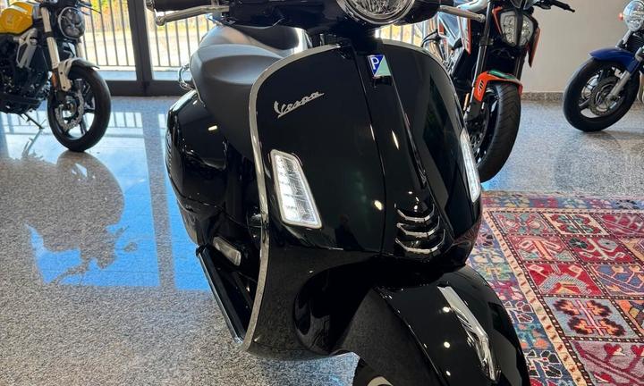 Vespa 125 Gts Super KM 0