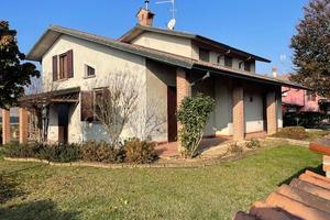 Villa di 289 m² con 5 locali e box auto doppio a C