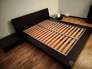 Letto matrimoniale e comodini
