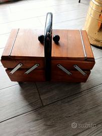 Portacucito vintage in legno