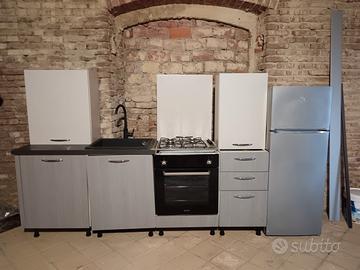 Graziosa cucina componibile