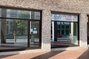 Negozio vicino alla stazione ferroviaria