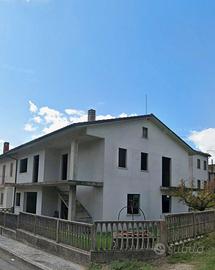 Casa con giardino